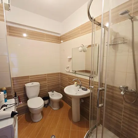 Kasim Cozy Apartment- N&s Terminal * Bregu i Lumit